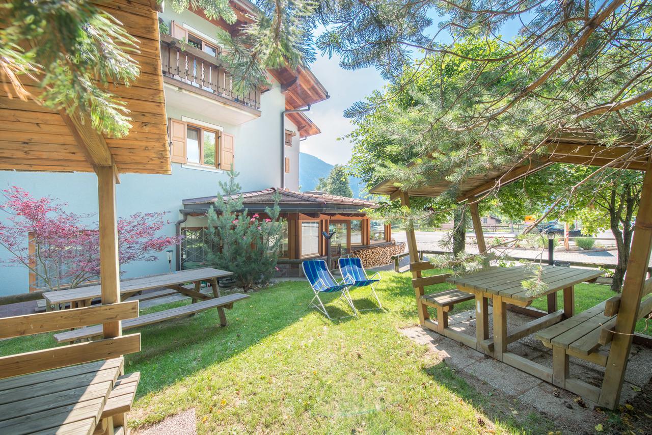 Al Pian Garni Hotel - B&B & Pizza Vattaro Kültér fotó